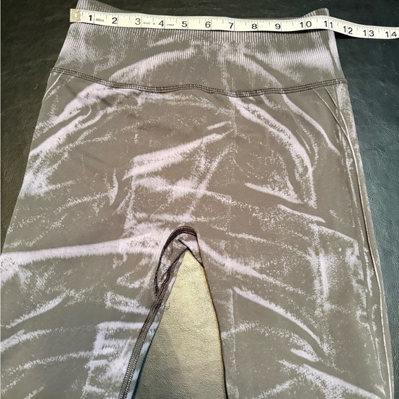 Lululemon Ebb to Street Tight Leggings Size 4 - Picture 3 of 12